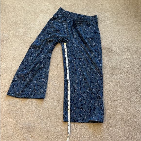 Athleta Avenue Wide Leg Crop Pant in Captive Chrome Blue Size 4P Athleisure - Picture 9 of 9